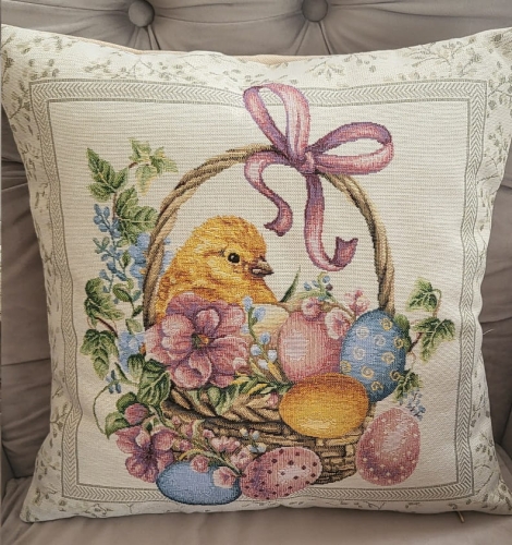 Poszewka gobelinowa wielkanocna 45x45 Kurczaczek w Koszyczku