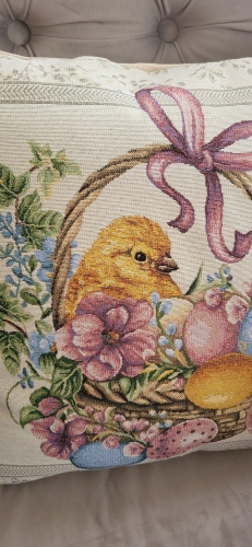 Poszewka gobelinowa wielkanocna 45x45 Kurczaczek w Koszyczku